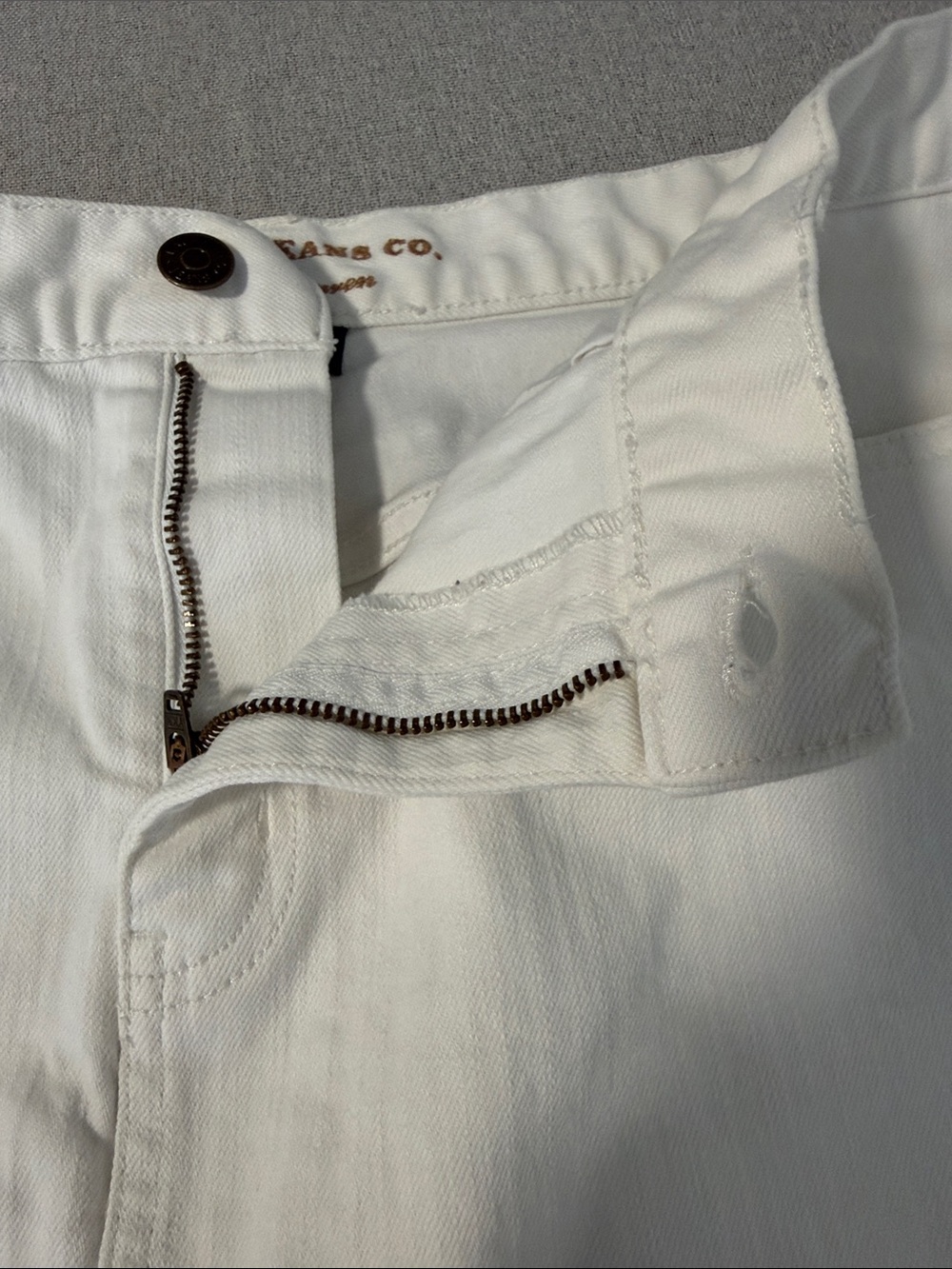 Ralph Lauren White Denim Mini Skirt Size 10. - Picture 6 of 12